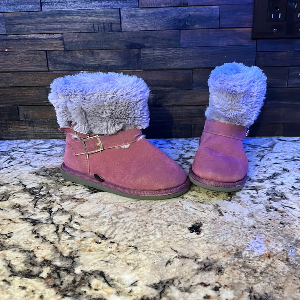 Girls fur boots